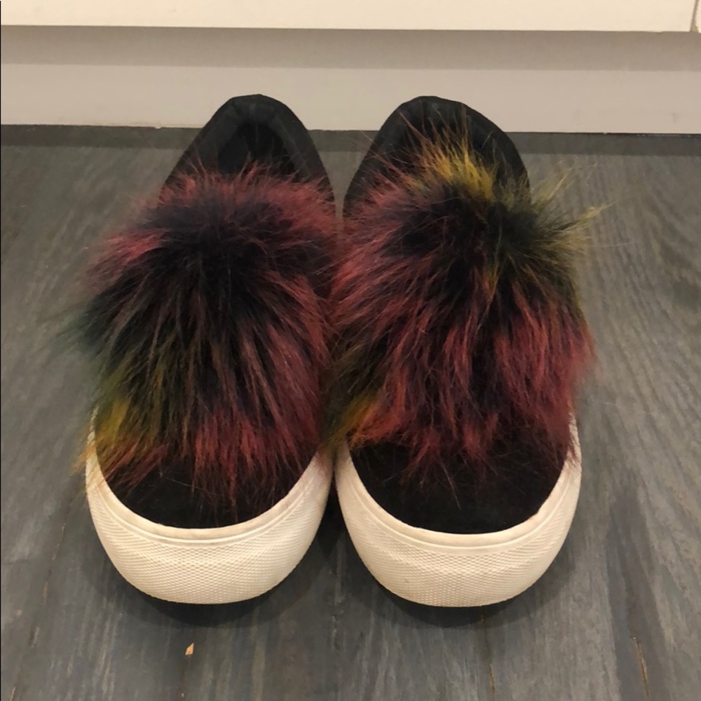 CUTE WOMENS STEVE MADDEN SLIP ON SNEAKERS